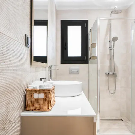 Chriselia - 3 Bedrooms With Sea Access *