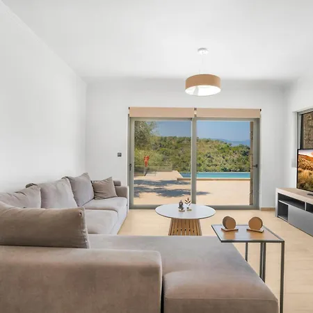 Chriselia - 3 Bedrooms With Sea Access
