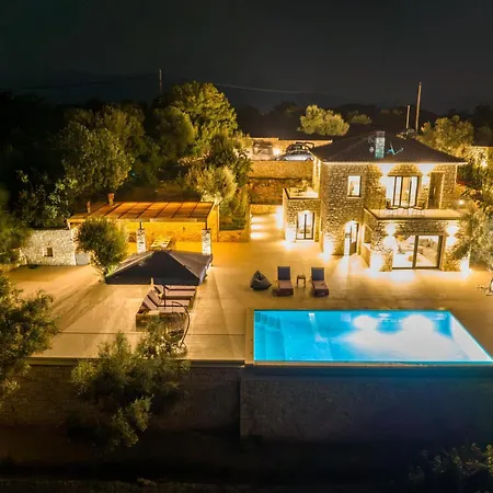 Villa Chriselia - 3 Bedrooms With Sea Access *